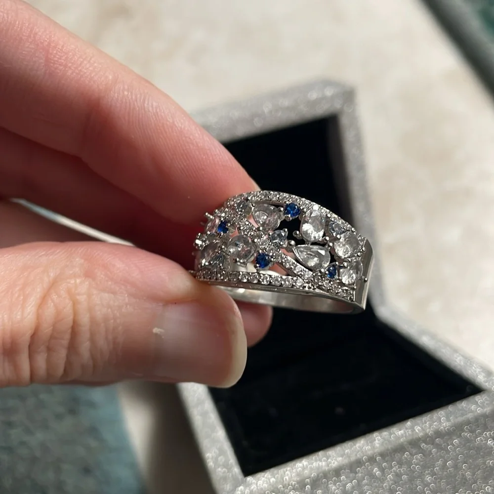 Elegant Silver and Blue Gemstone Ring - Picture 9 of 17